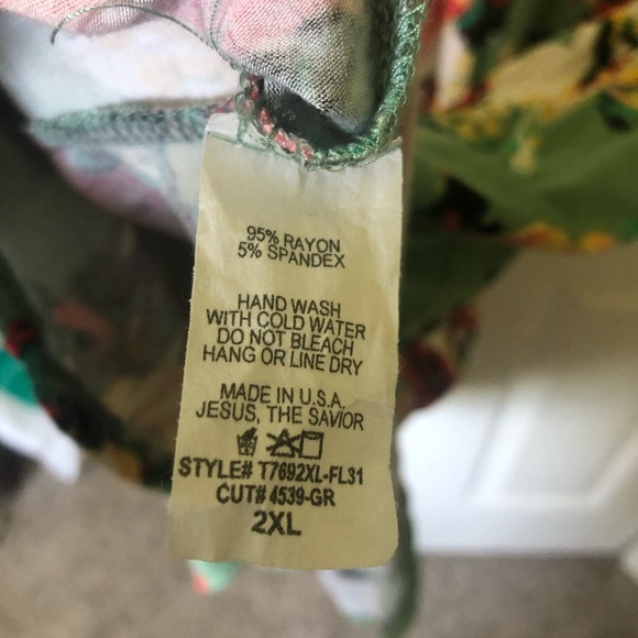 Flowery dress, size 2XL. Dress up or down! - Picture 6 of 7